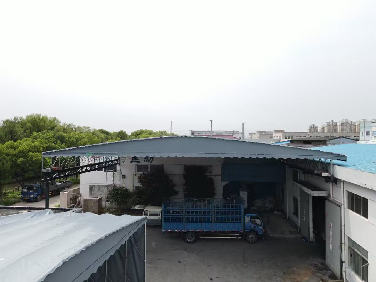 電動(dòng)推拉雨棚